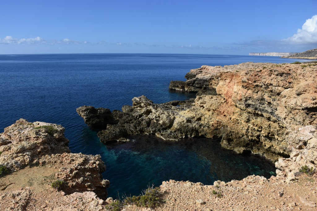 Kirkkaita rantavesia Maltalla