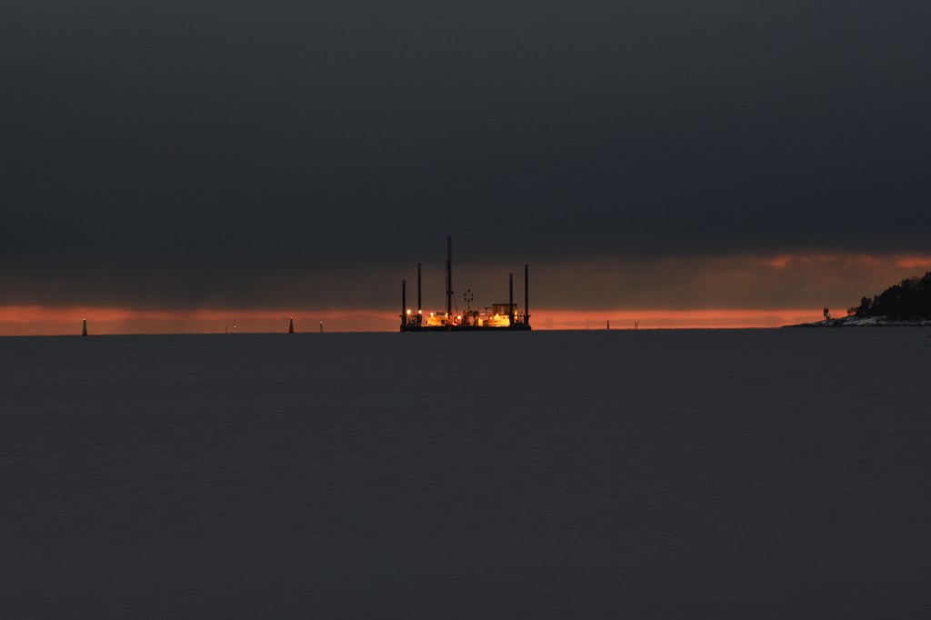 Meren ruoppausta Pihlajasaaren edessä