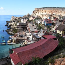 Kippari-Kallen kylä, eli surrealismia maltalaisittain