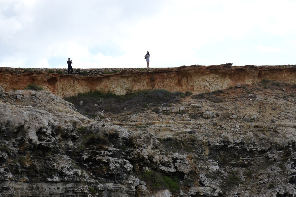Selfie-poseerausta jyrkänteellä Malta
