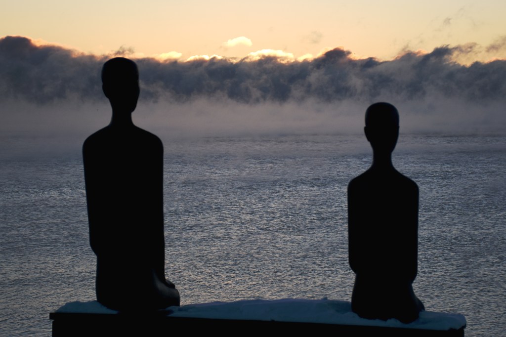 Eiranrannan patsaat ja aamu-usva