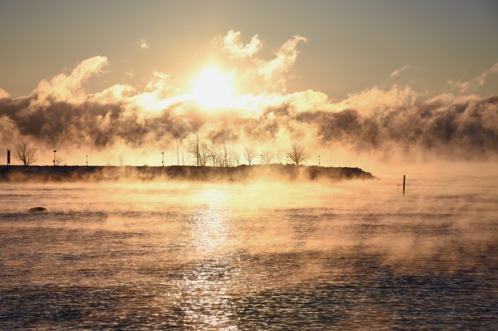 Pakkasen muodostamaa usvaa