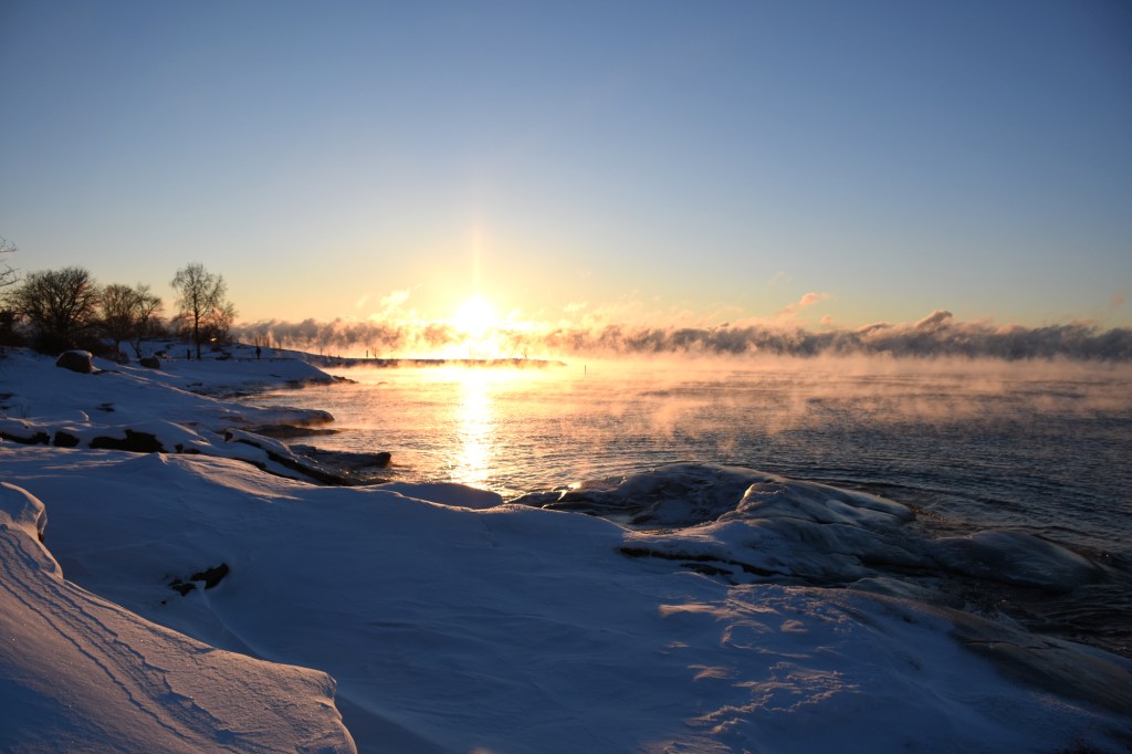 Pakkasusvaa Eiran kallioilta