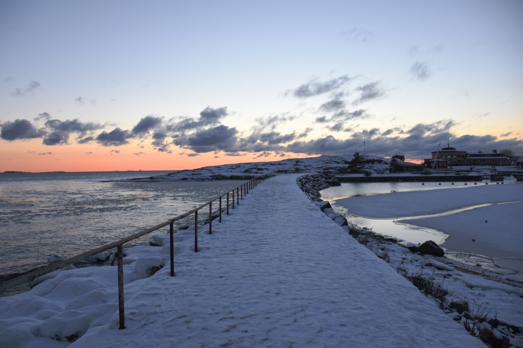 Uunisaaren ja Liuskasaaren välinen silta