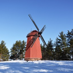 Kukkukivi, vanha mylly ja muita nähtävyyksiä Loviisassa