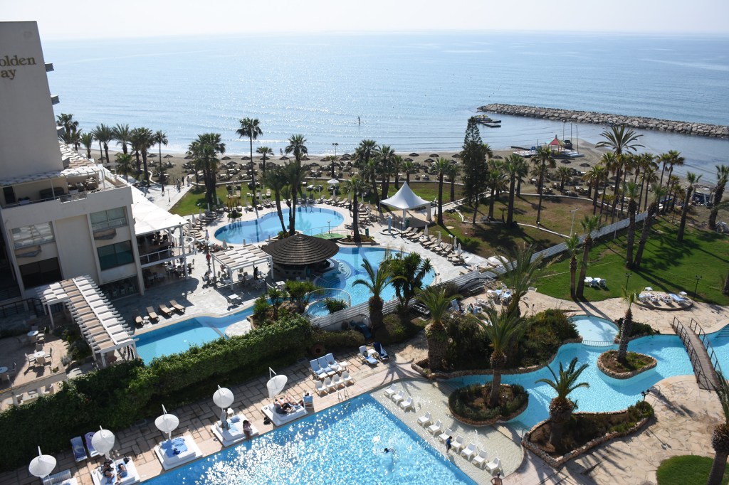 Hotellin allasalue - Sentido Sandy Beach