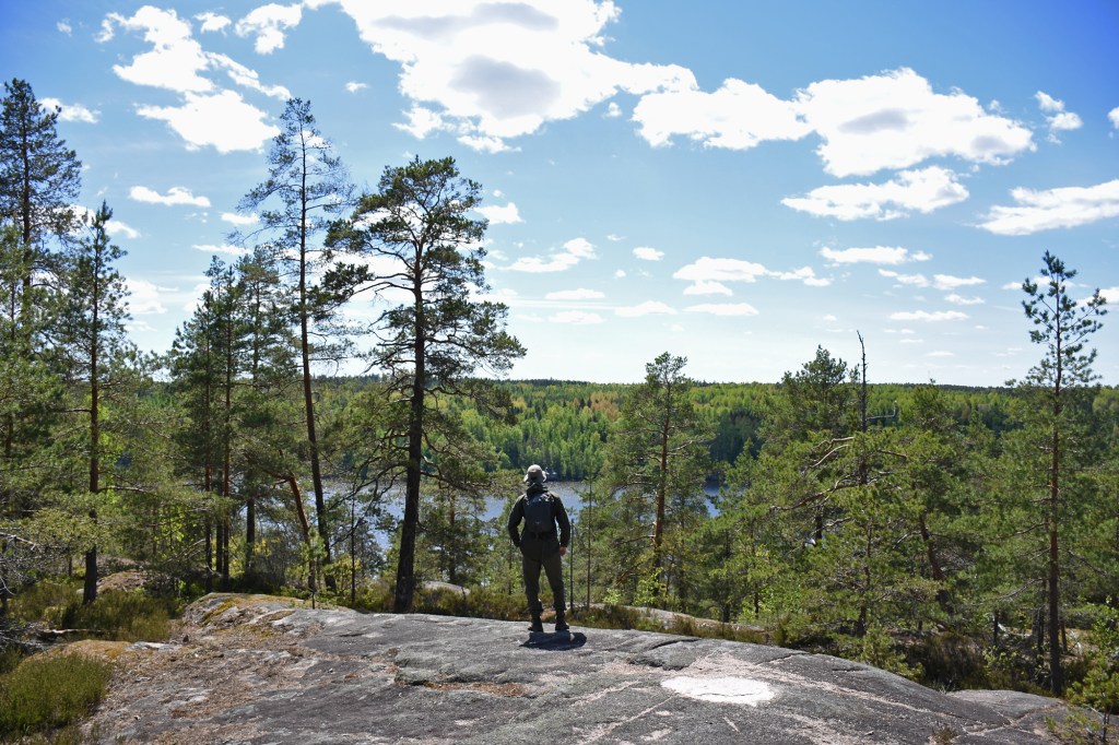 Maahisenkierroksen näköalakallio