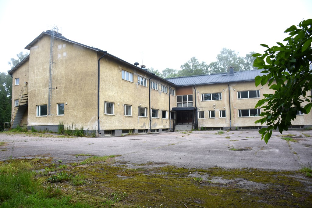 Isosaaren kasarmirakennus