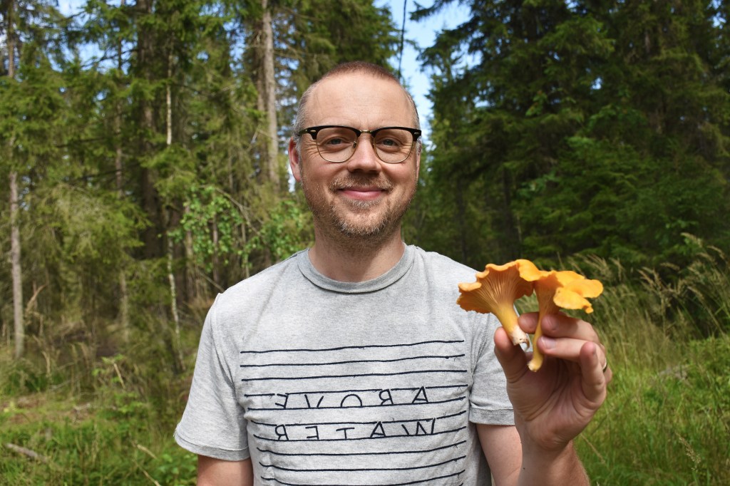 Antti sienimetsässä