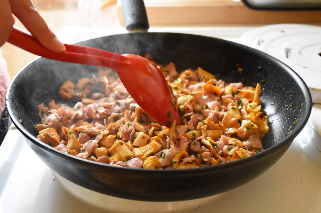 Sienimuhennos kantarelleista