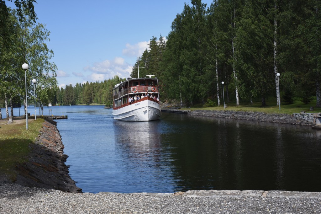 M/S Puijo saapuu Karvioon