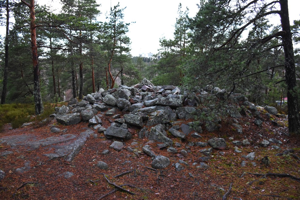 Pronssikautinen hauta Espoossa