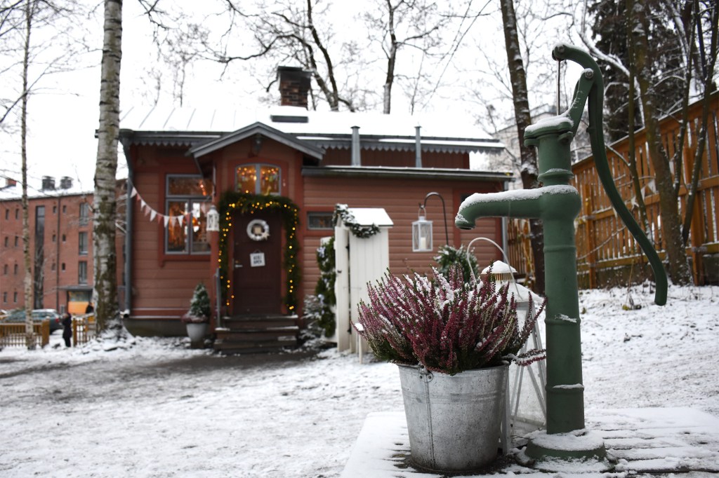 Finlaysonin tallipiha tallimiehen talo