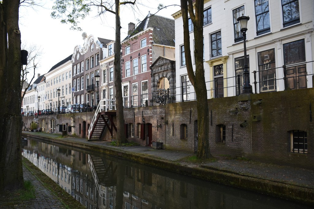 Kanaalin varrella Utrechtissa