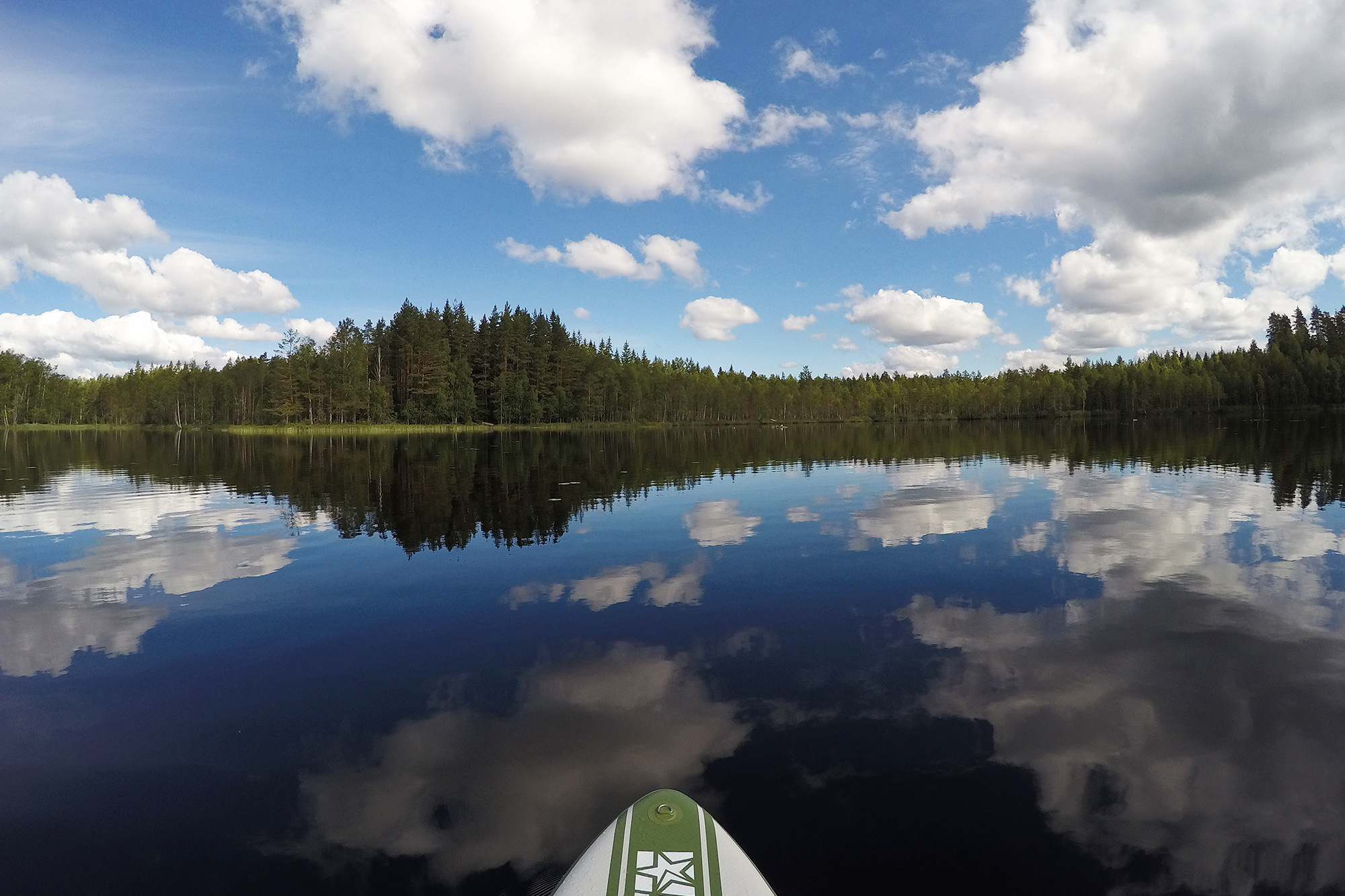 Juhannus-SUP ja peilityyni järvi