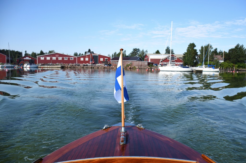 Lähto venesatamasta