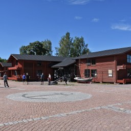 Merenkulun historiaa ja tunnelmallisia suola-aittoja Loviisassa