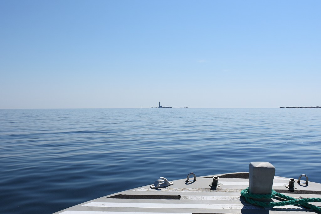 Bengtskär näkyy horisontissa