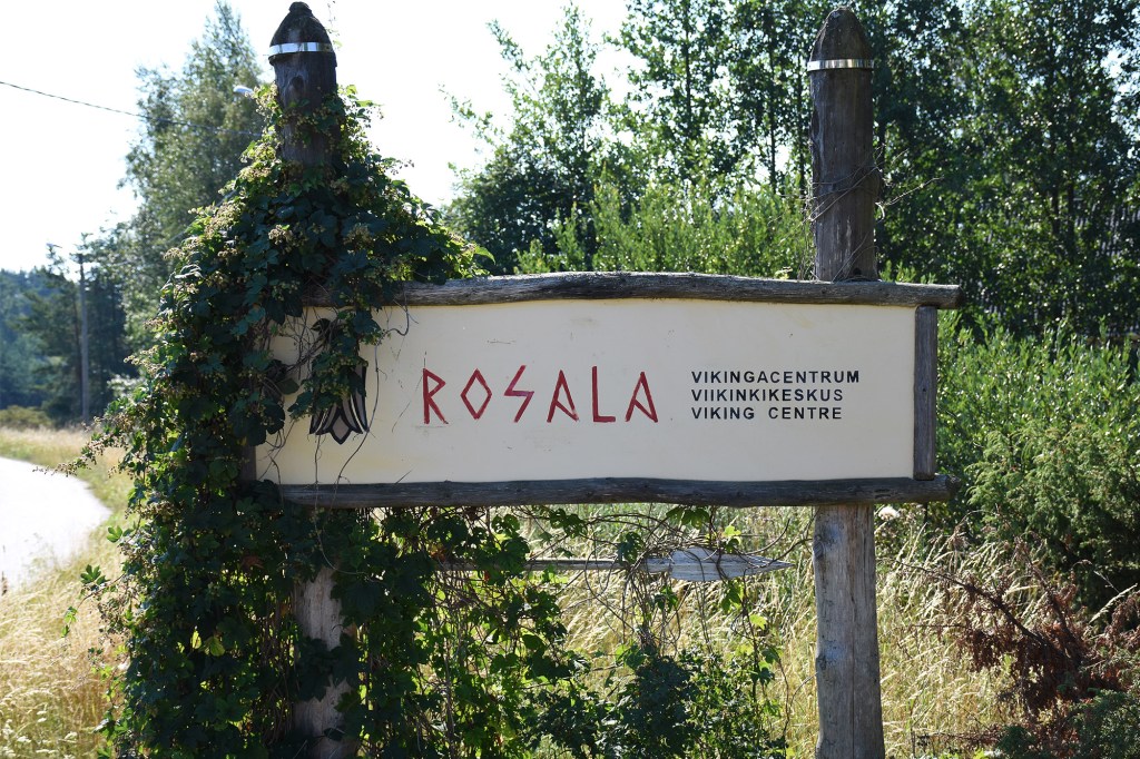 Rosalan Viikinkikeskuksen kyltti