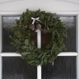 Joulukoristeluita ja kuusen tuoksua