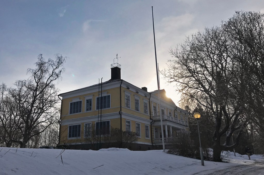 Sannäsin kartano aamuauringossa