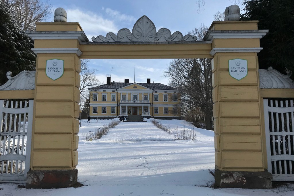 Sannäsin kartanon portti