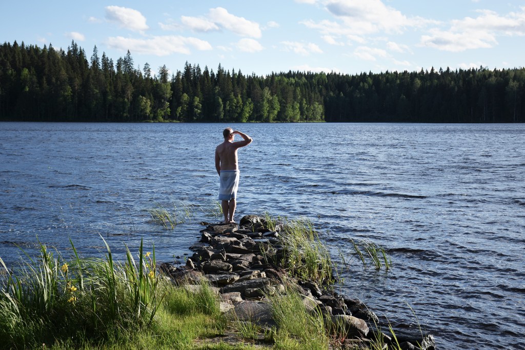 Juhannussaunan jälkeistä vilvoittelua