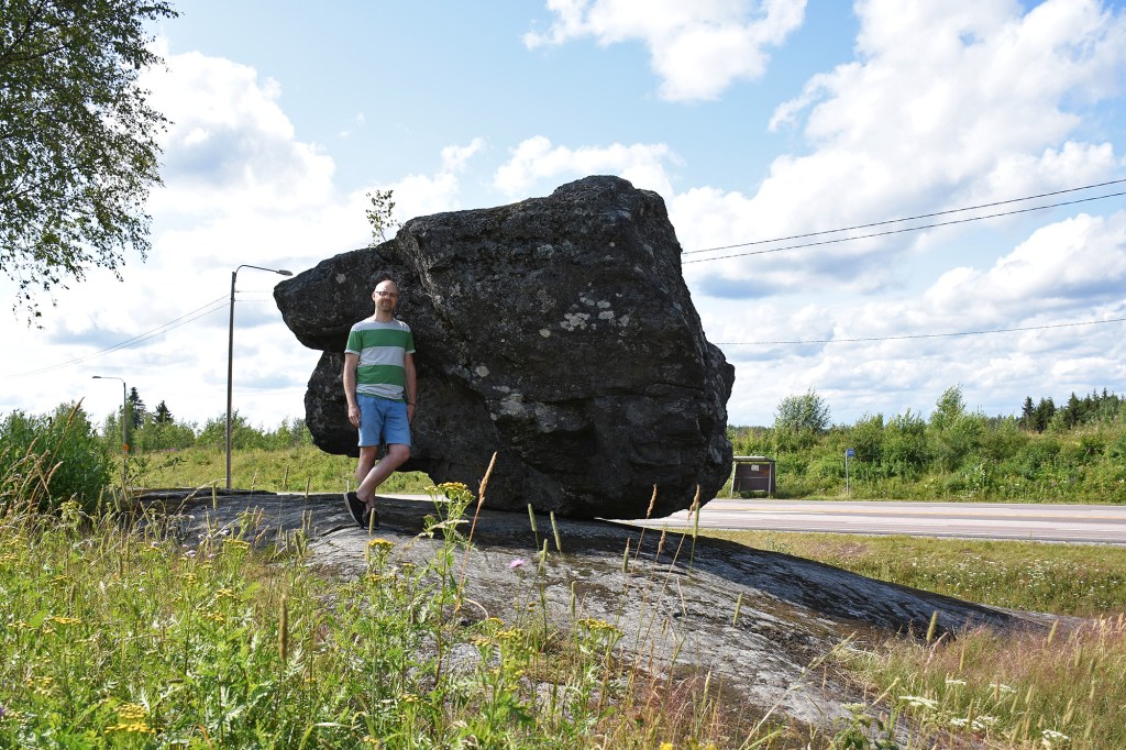 Liikkuvan kiven vieressä
