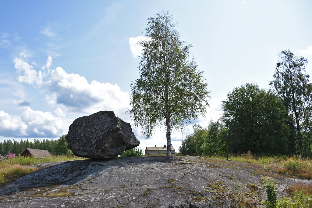 Onkiniemen Liikkuva kivi