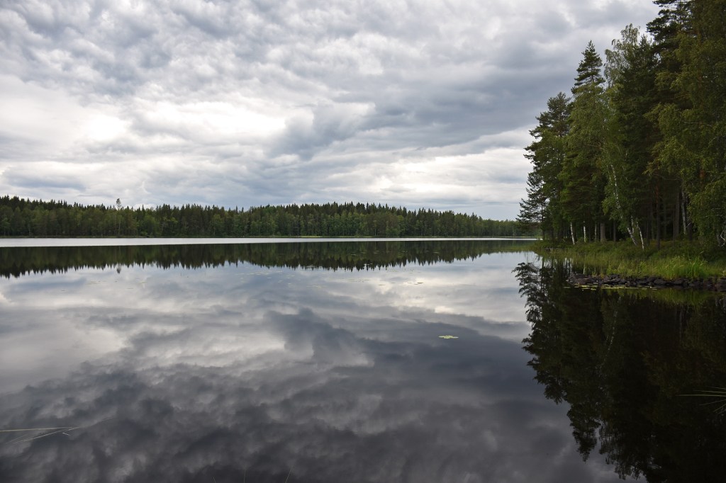 Peilityyni järvi sateen jälkeen