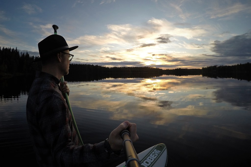SUP-selfie auringonlaskussa