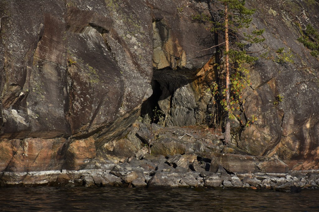 Kongonsaaren salpa-aseman ampuma-aukko.