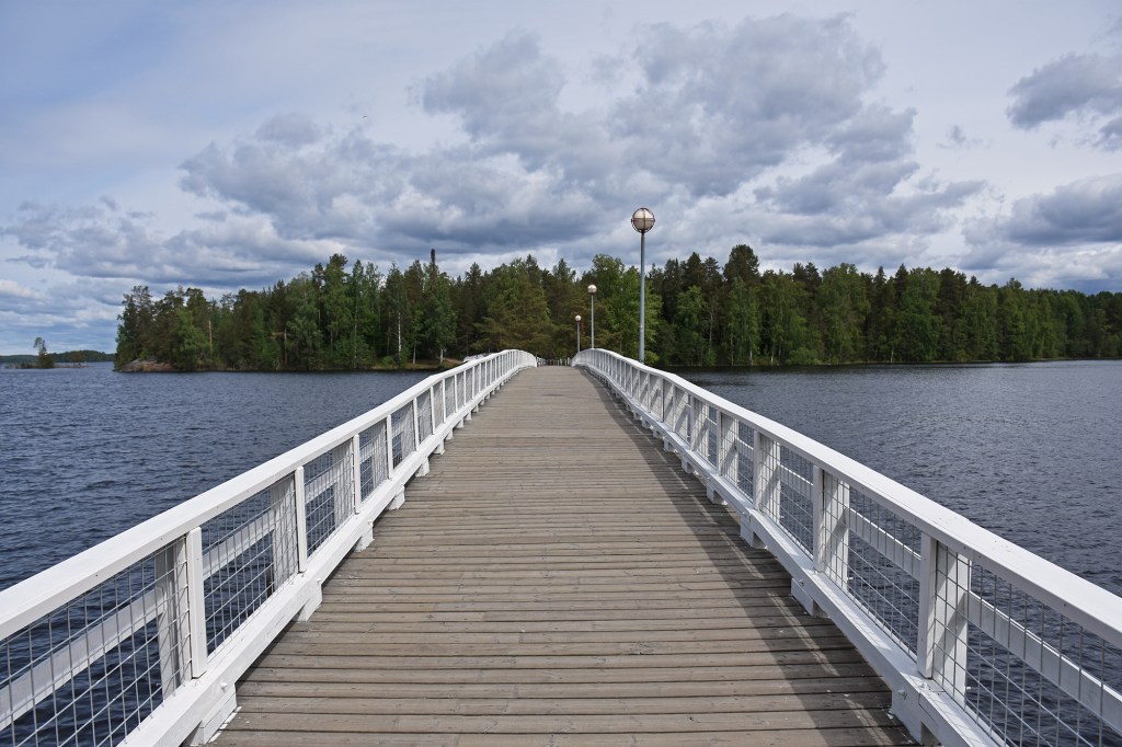 Sulosaareen vievä silta