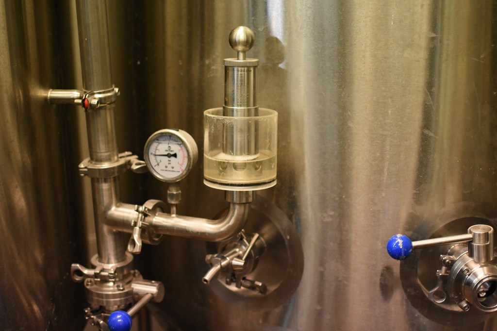 Olutta kypsymässä nanoPruulin tankeissa