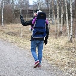 Testikäytössä taaperon kantorinkka / Akta GS60