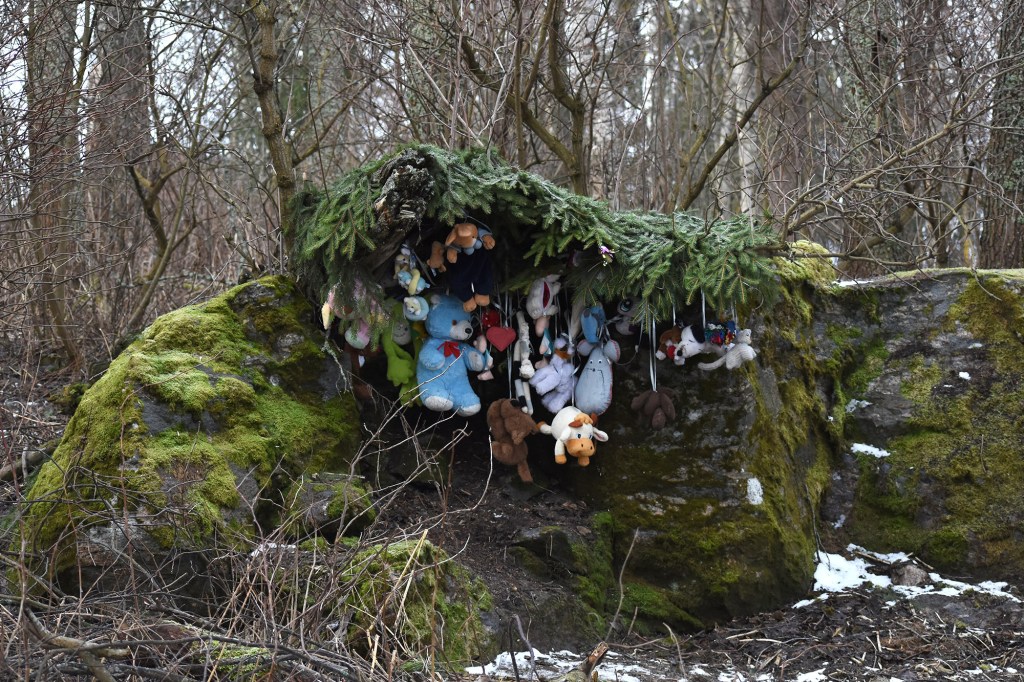 Pehmoleluja metsässä Tiuruniemen kävelytien varrella