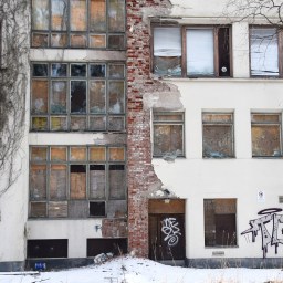 Hylättu ja rapistunut Tiurun sairaala