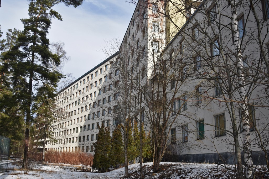 Tiurun sairaalan takaseinä