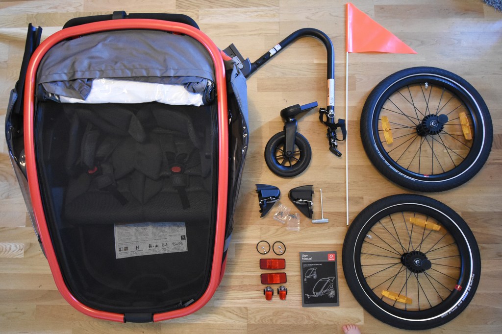 Hamax Outback, osat lattialla unboksauksen jälkeen