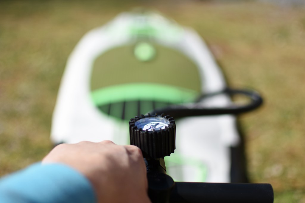 SUP-laudan täyttäminen ilmalla