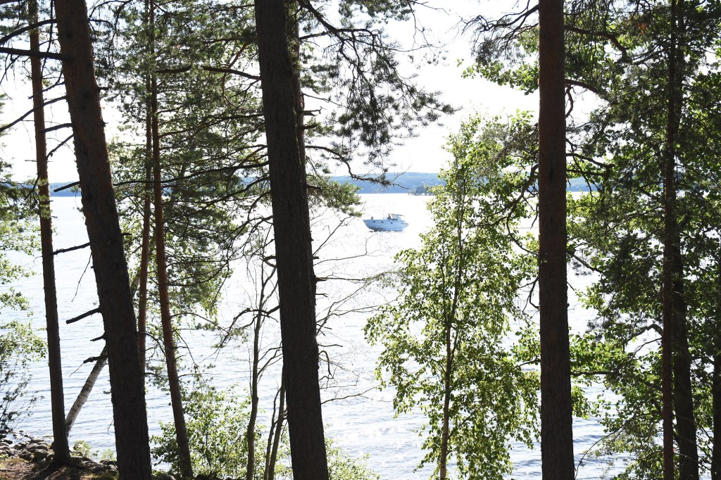 Vene Päijänteella Harjupolulta katsottona