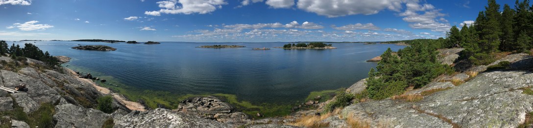Panoraamakuva Porkkalanniemen kallioilta