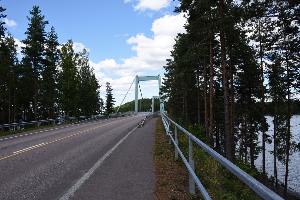 Tie Karisalmen sillalle