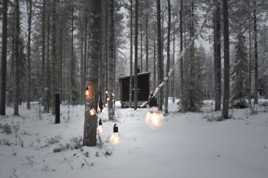 Nova Skyland Hotel traileri ja valot