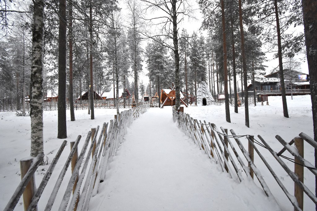 Tie Joulupukin Pajakylään