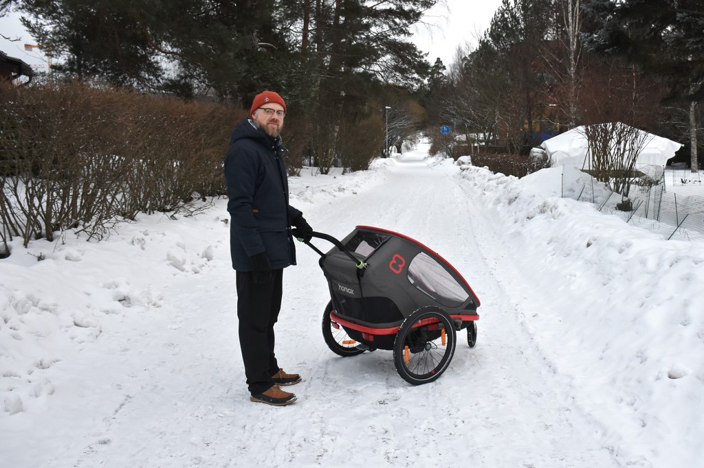 Hamax Outback -pyöräkärry talvella