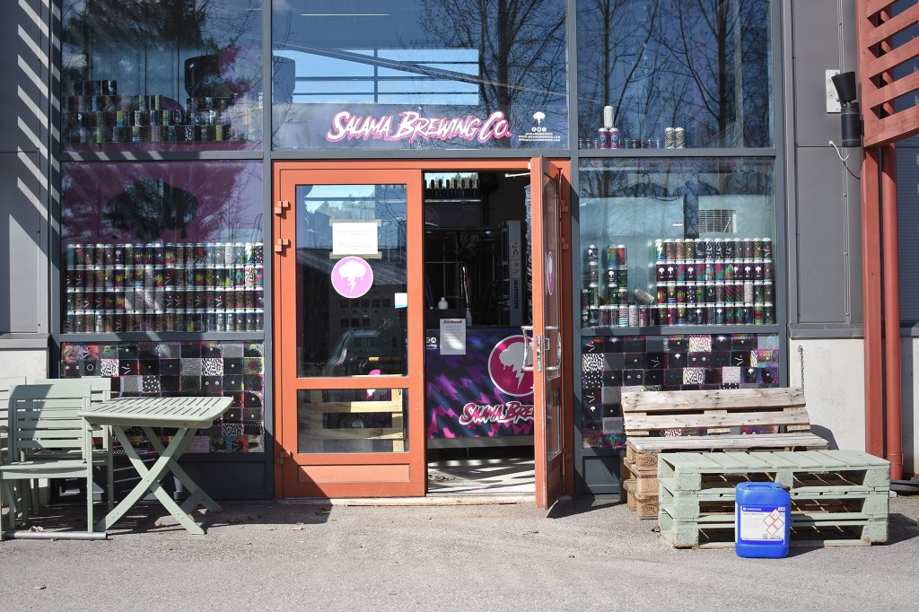 Salama Brewing co. -panimon sisäänkäynti