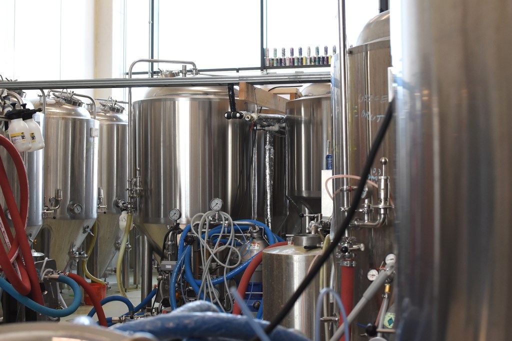 Tankit tiiviisti pakattuna - Salama Brewing co.