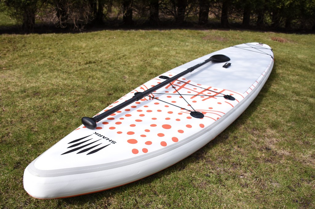 Shark SUP 12'6" x 30" x 6" Touring valmiina käyttöön