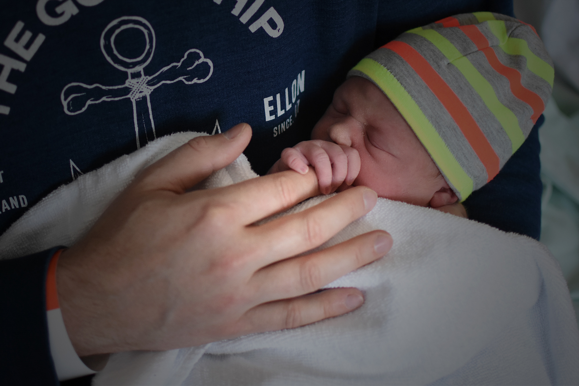 Isä ja tytär syntymän jälkeen